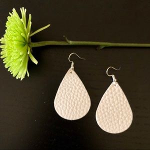 Teardrop leather earrings